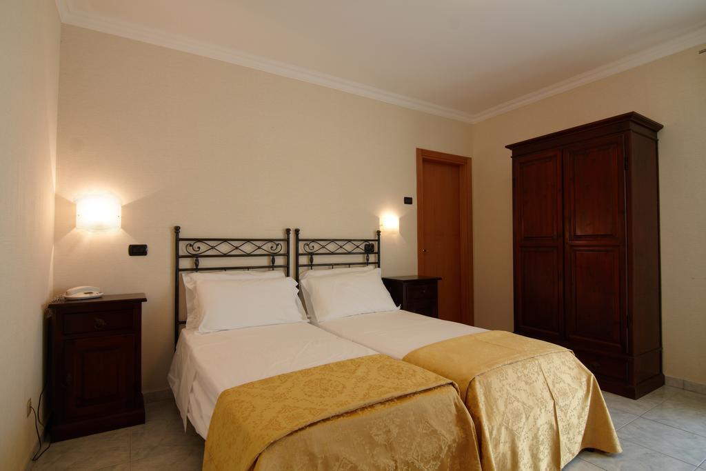 Economy Double or Twin Room,127427169:JPEG